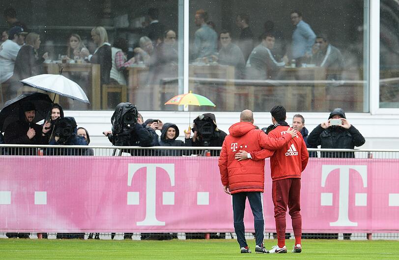 Serdar Tasci war am Mittwoch das erste Mal im Mannschaftstraining des FC Bayern.