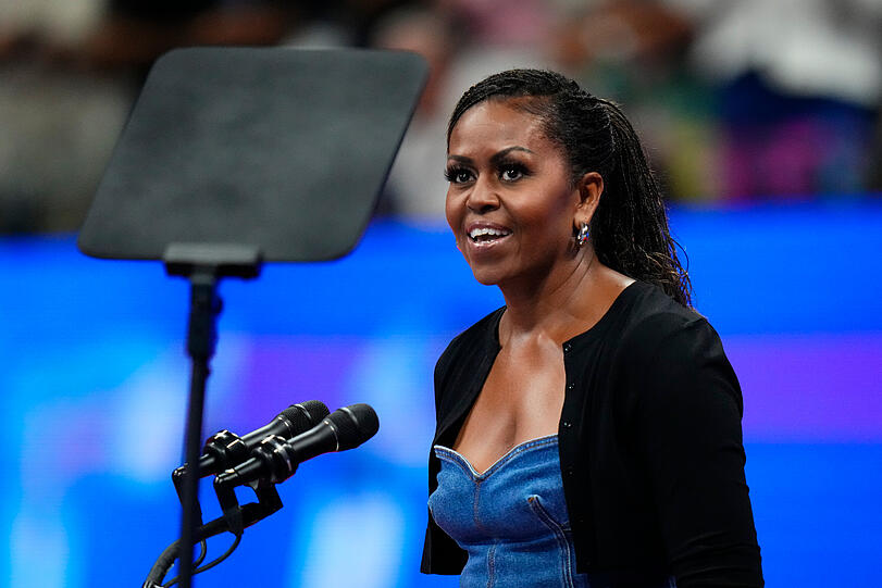 In Umfragewerten schneidet Michelle Obama deutlich besser als der US-Präsident Joe Biden ab. Selbst Donald Trump   überholt die 60-Jährige in aktuellen Erhebungen.