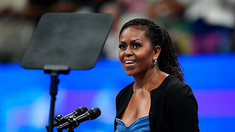 In Umfragewerten schneidet Michelle Obama deutlich besser als der US-Präsident Joe Biden ab. Selbst Donald Trump   überholt die 60-Jährige in aktuellen Erhebungen.
