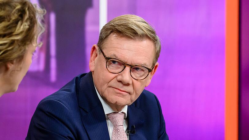 "Das Verhältnis zu den USA ist mehr ein Zweckbündnis geworden", erklärte Außenminister Johann Wadephul (CDU) bei "Maybrit Illner". "Wir hoffen, dass wir zu einem freundschaftlichen Miteinander wieder zurückkehren können." "Das Verhältnis zu den USA ist mehr ein Zweckbündnis geworden", erklärte Außenminister Johann Wadephul (CDU) bei "Maybrit Illner". "Wir hoffen, dass wir zu einem freundschaftlichen Miteinander wieder zurückkehren können."