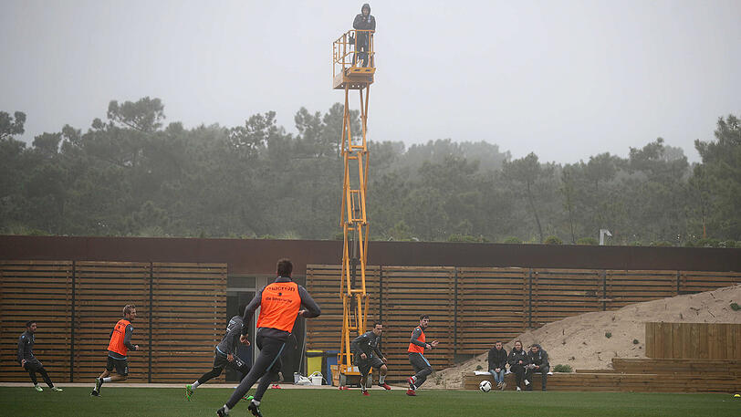 Löwen im Nebel: So lief die erste Trainingseinheit des TSV 1860 in Troia/Portugal.