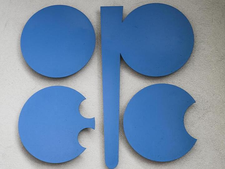 Die Opec und mit ihr verbündete Produzenten wie Russland haben ihre Förderung in den vergangenen Monaten deutlich zurückgefahren, nachdem die Ölpreise im Herbst eingebrochen waren.