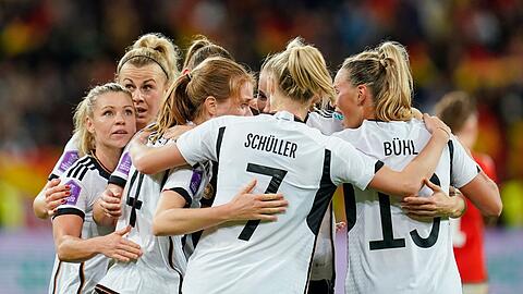 Die DFB-Frauen treten gegen Island an.