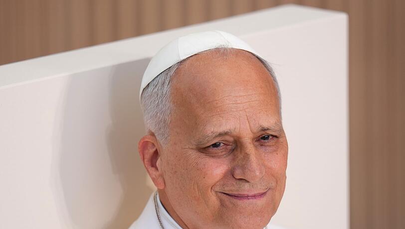 Papst Leo XIV. hat sich am ersten Tag seines einw&ouml;chigen Spanien-Besuchs f&uuml;r Frieden, Ausgleich und Dialog ausgesprochen.