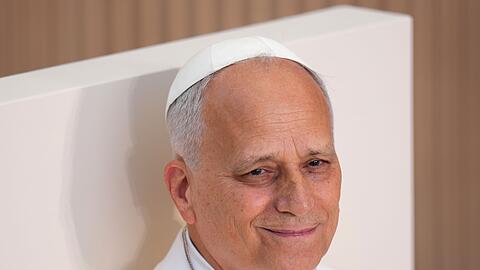 Papst Leo XIV. hat sich am ersten Tag seines einw&ouml;chigen Spanien-Besuchs f&uuml;r Frieden, Ausgleich und Dialog ausgesprochen.