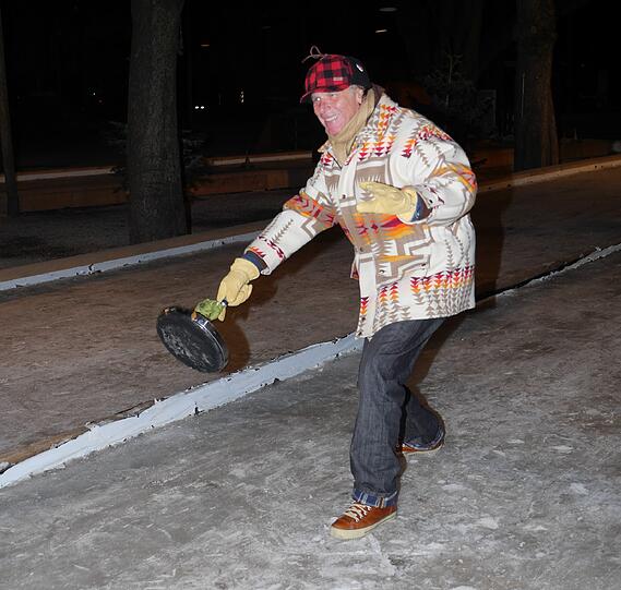 Promi-Eisstockschießen 2015 mit Trachten Angermaier: Die Bilder vom Event.