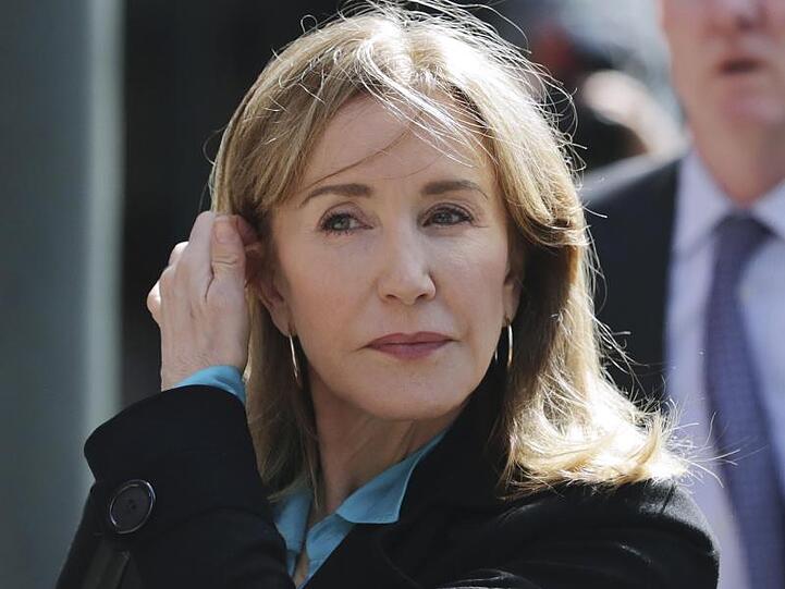 Nach ihrer Haftentlassung muss Felicity Huffman noch gemeinnützige Arbeit leisten.