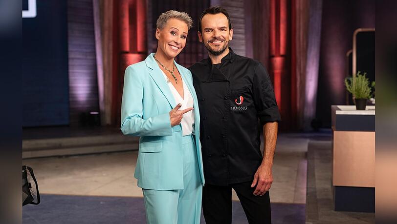 Sonja Zietlow und Steffen Henssler in der neuen VOX-Kochshow "Hensslers Dreamteam"