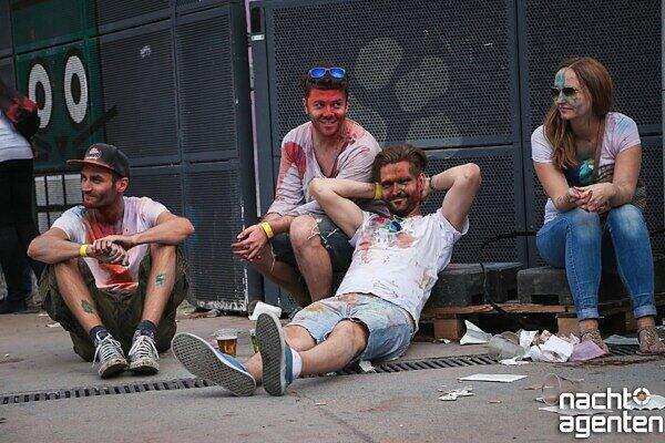 Am Samstag wurde es in den Optimolwerken bunt. Etliche Partygänger kamen zum "Farbgefühle"-Festival.