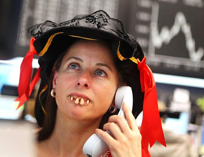 Diese Aktienhändlerin verkleidete sich als Piratin.