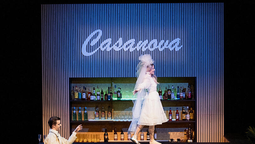 Don Giovanni mit Zerlina in der Bar der Hochschule für Musik und Theater in der Reaktorhalle. Don Giovanni mit Zerlina in der Bar der Hochschule für Musik und Theater in der Reaktorhalle.