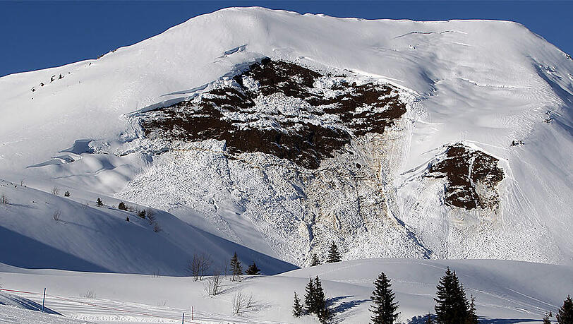 Neuschnee und starker Wind machen Skitouren in Hochlagen derzeit zu einem gefährlichen Unterfangen. Neuschnee und starker Wind machen Skitouren in Hochlagen derzeit zu einem gefährlichen Unterfangen.