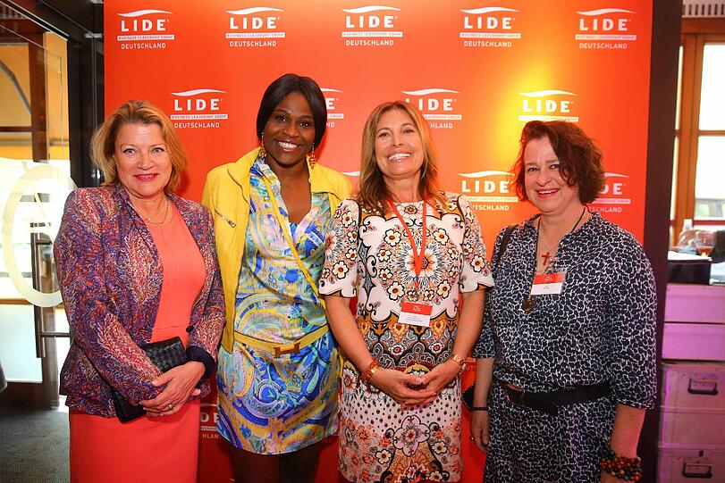 Inga Pudenz (Agentur Scenario), Simone Weissman, Christiane Hirmer und Künstlerin Nana Dix