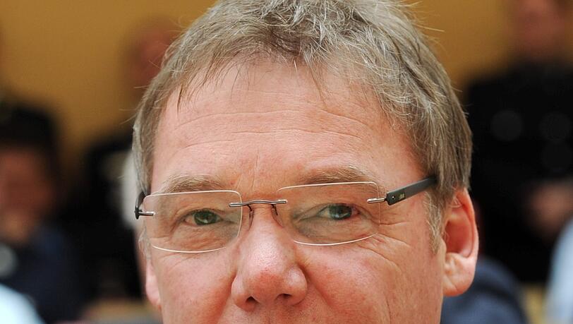 Alfons Weinzierl, Vorsitzender des Landesfeuerwehrverbands Bayern (LFV). Alfons Weinzierl, Vorsitzender des Landesfeuerwehrverbands Bayern (LFV).