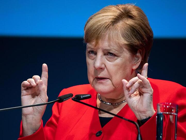 Bundeskanzlerin Angela Merkel (CDU) spricht beim 11. Deutschen Maschinenbau-Gipfel des Verbandes Deutscher Maschinen- und Anlagenbau (VDMA).
