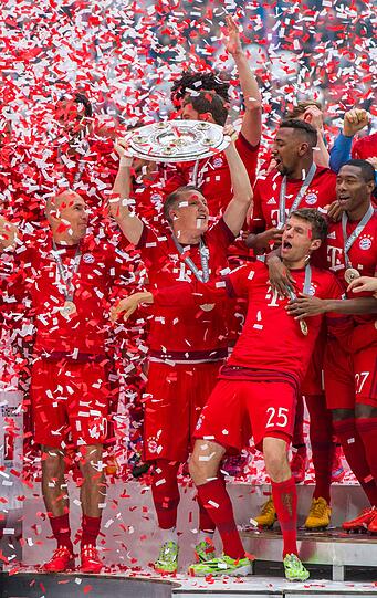 Ein bayerisches Unikat feiert seine vierte Meisterschaft: Thomas Müller vom FC Bayern.