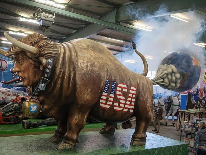 Der Trump-Motivwagen für den Mainzer Rosenmontagszug.