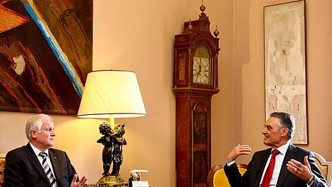 Zu Gast bei einem Staatsoberhaupt: Horst Seehofer gestern mit dem portugiesischen Präsidenten Anibal Cavaco Silva.