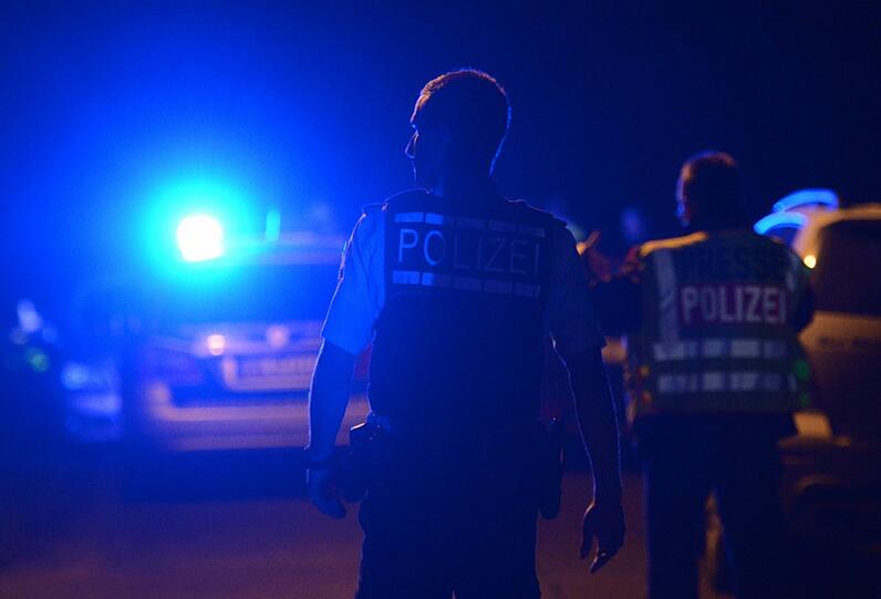 Nächtlicher Einsatz der Polizei (Symbolbild)