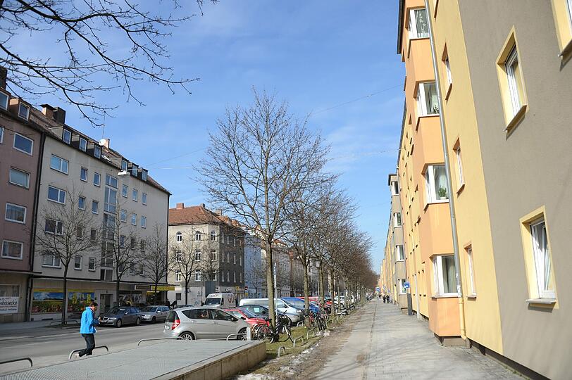 Wohnhäuser entlang der Pilgersheimer Straße.