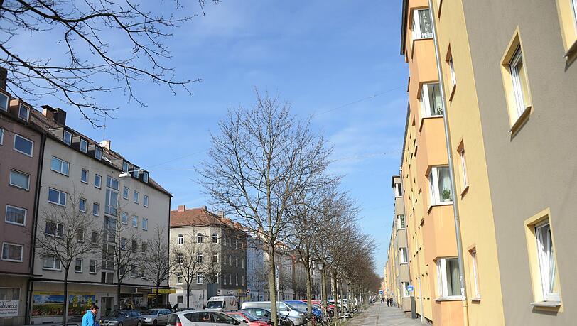 Wohnhäuser entlang der Pilgersheimer Straße. Wohnhäuser entlang der Pilgersheimer Straße.