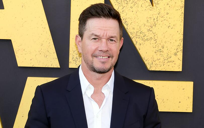 F&uuml;r seine Rolle in dem neuen Film "By Any Means" machte Schauspieler Mark Wahlberg eine drastische optische Verwandlung durch.