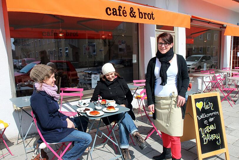 Warum nur eine Bäckerei, wenn man auch ein Café anschließen kann? Die Anwohner haben mit der &bdquo;Urban Bakery&ldquo; einen neuen Treffpunkt. Martha Schlüter