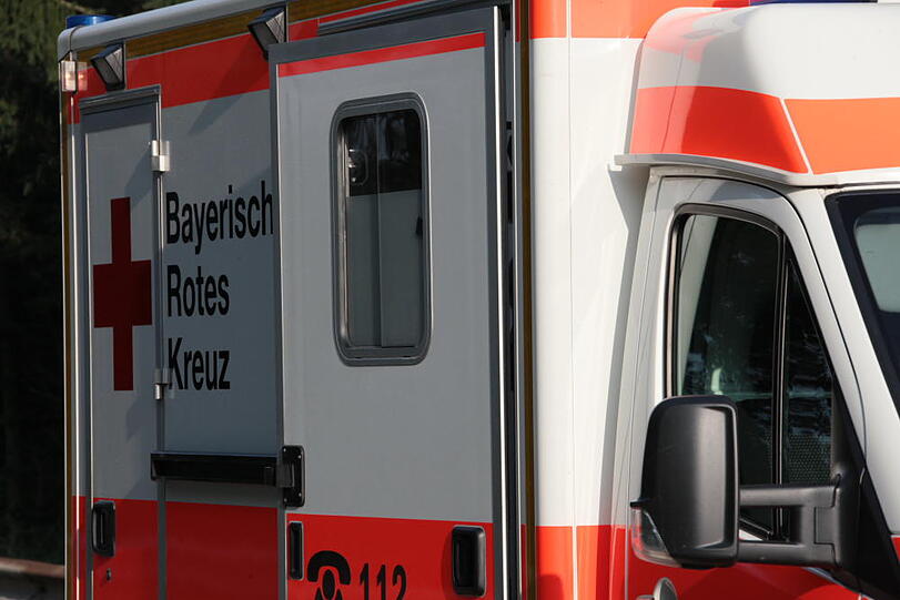 Der Fußgänger wurde mit schwersten Verletzungen ins Krankenhaus gebracht.