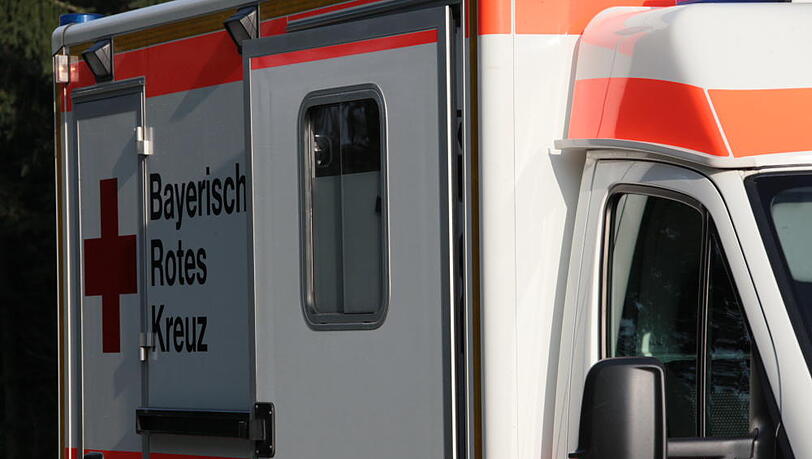 Der Fußgänger wurde mit schwersten Verletzungen ins Krankenhaus gebracht. Der Fußgänger wurde mit schwersten Verletzungen ins Krankenhaus gebracht.