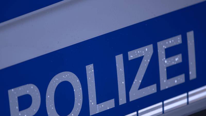 Der reflektierende Schriftzug "Polizei" auf einem Streifenwagen. Foto: Jens Büttner/dpa-Zentralbild/ZB/Symbolbild Der reflektierende Schriftzug "Polizei" auf einem Streifenwagen. Foto: Jens Büttner/dpa-Zentralbild/ZB/Symbolbild