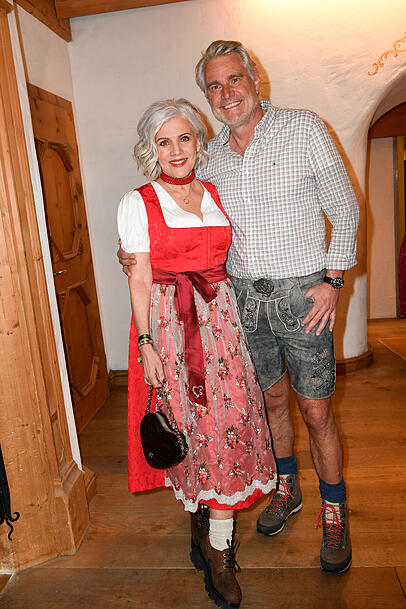 Fesch in Tracht: Birgit Schrowange und Ehemann Frank Spothelfer Fesch in Tracht: Birgit Schrowange und Ehemann Frank Spothelfer