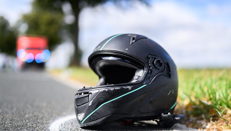 Für den Motorradfahrer kam jede Hilfe zu spät. (Symbolbild) Für den Motorradfahrer kam jede Hilfe zu spät. (Symbolbild)