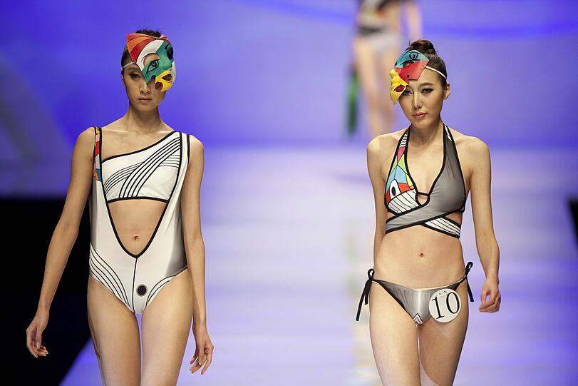 Knappe Bikinis, süße Mädchen: Die Fashion Week in Peking.