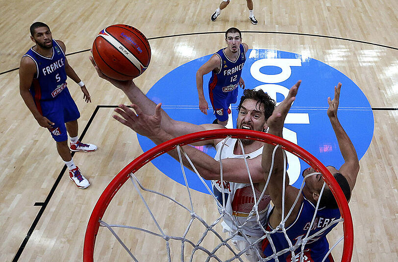 Paul Gasol geht zum Korb: Der Spanier machte den Unterschied im Halbfinale gegen Frankreich.
