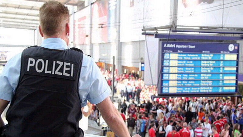 Die Bundespolizei sorgt am Hauptbahnhof für Ordnung. Die Bundespolizei sorgt am Hauptbahnhof für Ordnung.