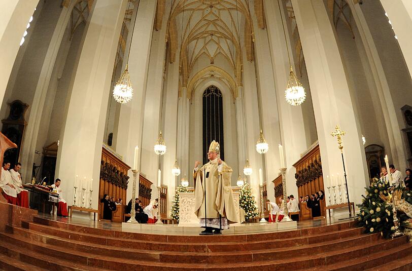 Münchens Erzbischof Reinhard Marx hält an Heiligabend im Dom die Christmette.