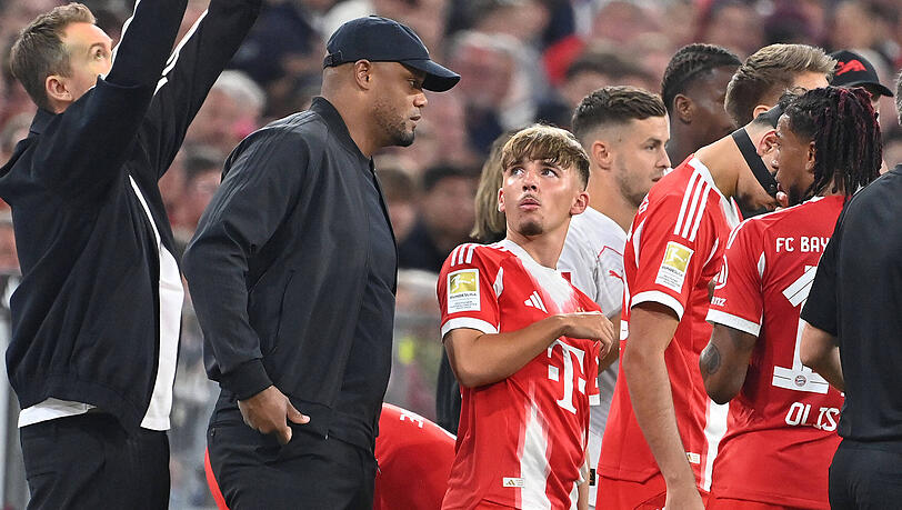 Der Trainer ist überzeugt von ihm: Vincent Kompany (l.) mit Karl. Der Trainer ist überzeugt von ihm: Vincent Kompany (l.) mit Karl.
