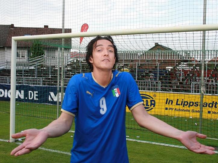 Parodiert etwa Luca Toni: Comedian Matze Knop.