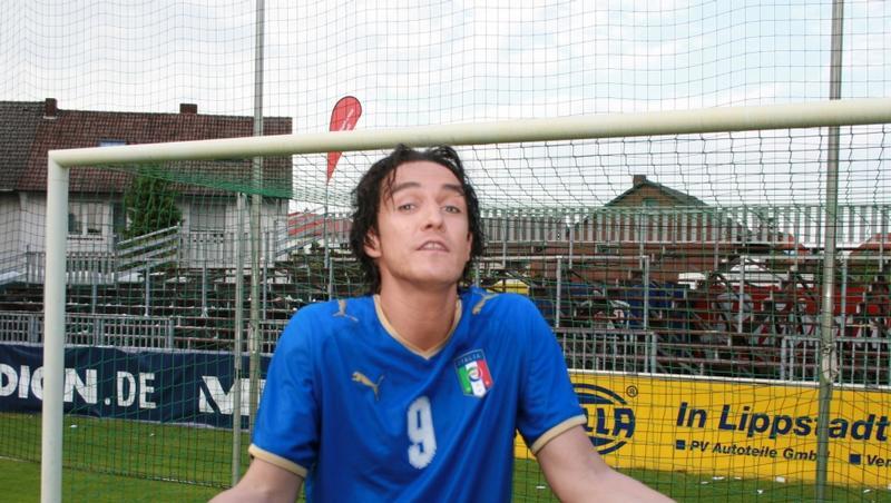 Parodiert etwa Luca Toni: Comedian Matze Knop. Parodiert etwa Luca Toni: Comedian Matze Knop.