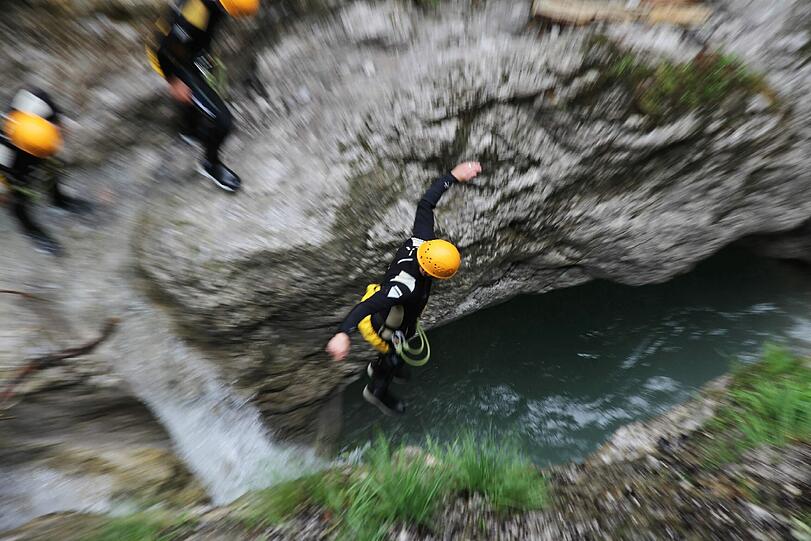Die Löwen beim Team-Building: Beim Trainingslager in Bad Häring stand am Freitag Canyoning auf dem Programm. Die Bilder aus den Schluchten!