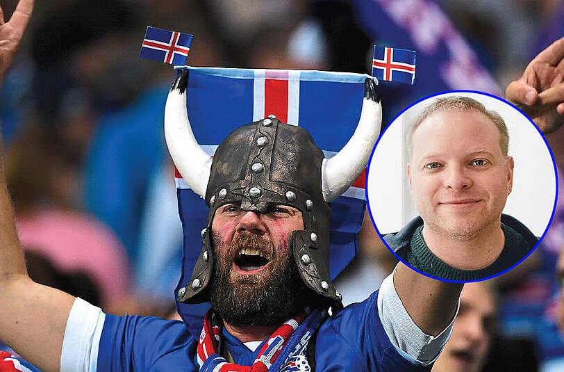 Ein isländischer Fan mit Wikingerhelm. &bdquo;Kein vernünftiger Wikinger geht nach Island, wo es im Umkreis von 2000 Kilometern nichts zum Plündern gibt&ldquo;, sagt Kristof Magnusson.