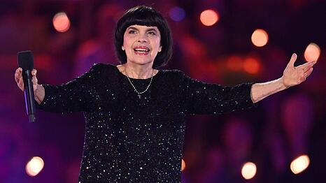 Mireille Mathieu geht noch einmal f&uuml;r zw&ouml;lf Konzerte in Deutschland auf die B&uuml;hne. Der Titel ihrer Tournee lautet "Goodbye My Love Goodbye".