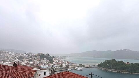 Auf der Urlaubsinsel Skiathos fiel wegen des Unwetters der Strom aus. (Archivbild)