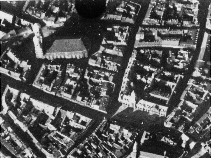 1925: Die dichte, mittelalterlich geprägte Bebauung ist noch gut erhalten.