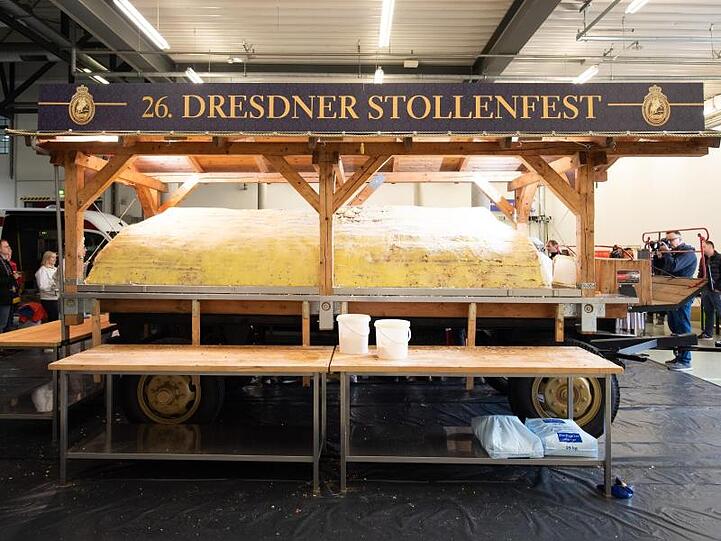 Für das Rekordbackwerk werden rund 350 Stollenplatten zusammengefügt.