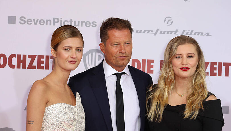 Lilli (l.) und Luna Schweiger mit Papa Til Schweiger bei einem Auftritt im Jahr 2020. Die beiden Schwester sollen am 7. Juni bei "Schlag den Star" auftreten. Lilli (l.) und Luna Schweiger mit Papa Til Schweiger bei einem Auftritt im Jahr 2020. Die beiden Schwester sollen am 7. Juni bei "Schlag den Star" auftreten.