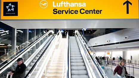 Wenig los bei der Lufthansa am Frankfurter Flughafen.