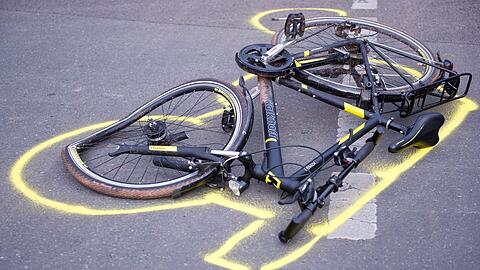 Nach einem Sturz von seinem Fahrrad verstarb der 96-jährige Karlsfelder (Symbolbild).