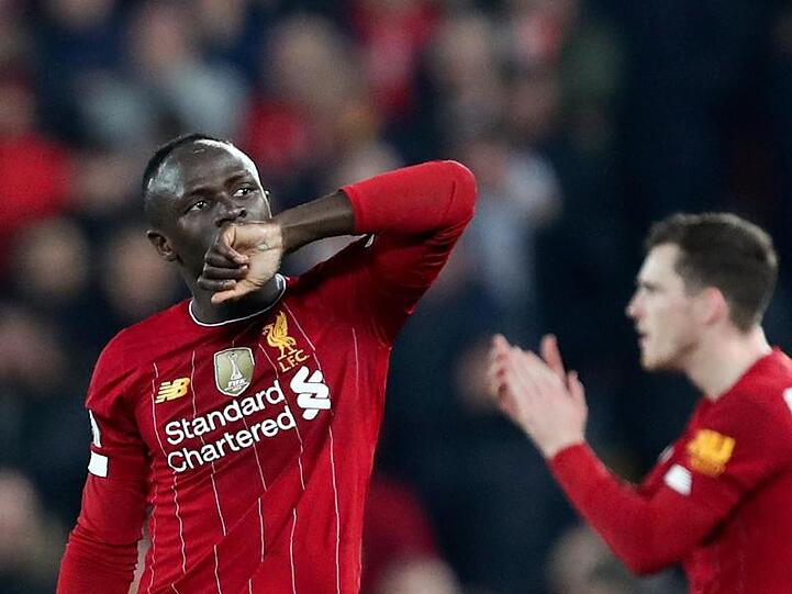 Liverpools Sadio Mane (l) schoss das einzige Tor der Partie.