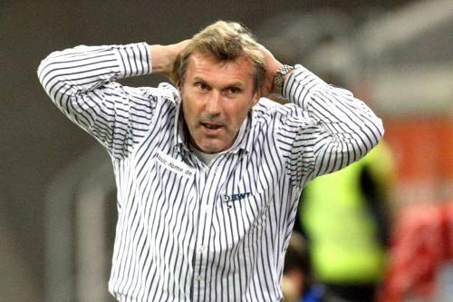 Ex-Löwen-Trainer Rudi Bommer will am Montag mit Duisburg drei Punkte - egal, was dann mit Marco Kurz passiert.